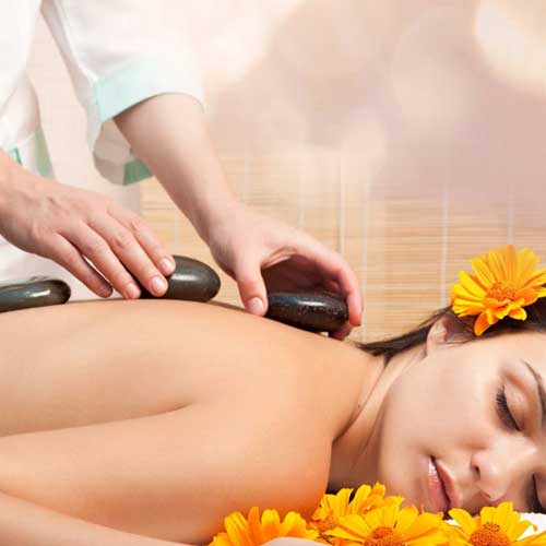 Massagem com pedras quentes